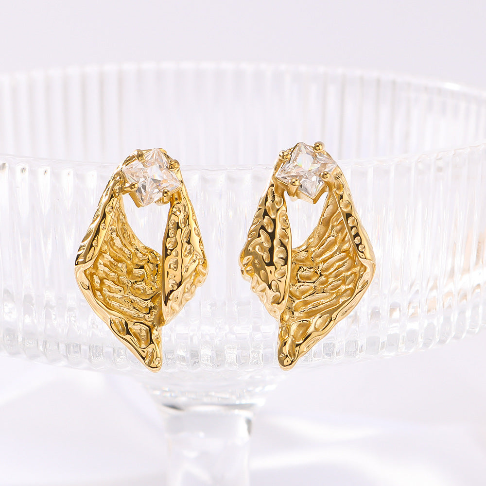 Orecchini da donna vintage asimmetrici geometrici in acciaio inossidabile con intarsio in zirconi e placcatura sottovuoto in oro 18 carati