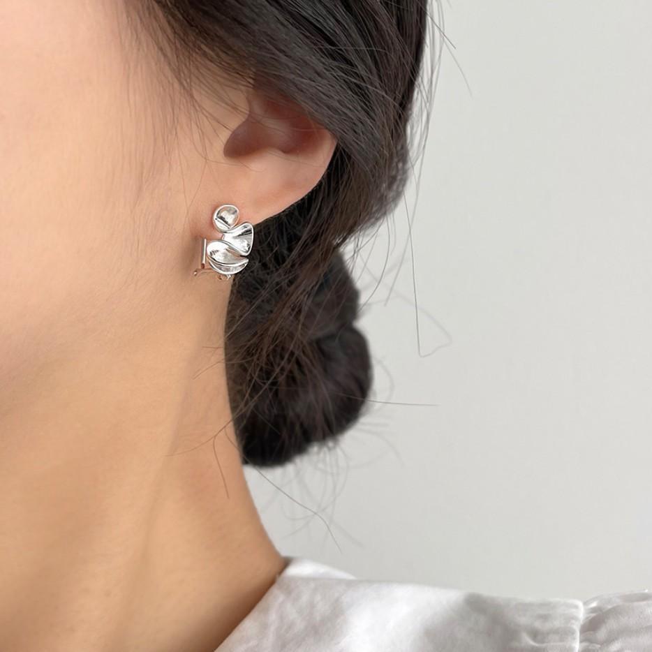 Minimalist Heart-Shaped 925 Sterling Silver Stud Earrings for Women with Polished Finish and Subtle Water-Light Sheen