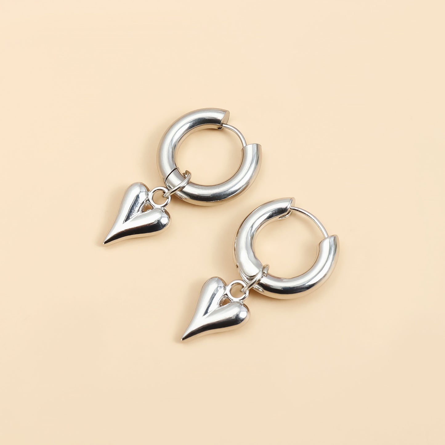 Pendientes vintage de aleación de zinc en forma de corazón geométrico con acabado chapado para mujer