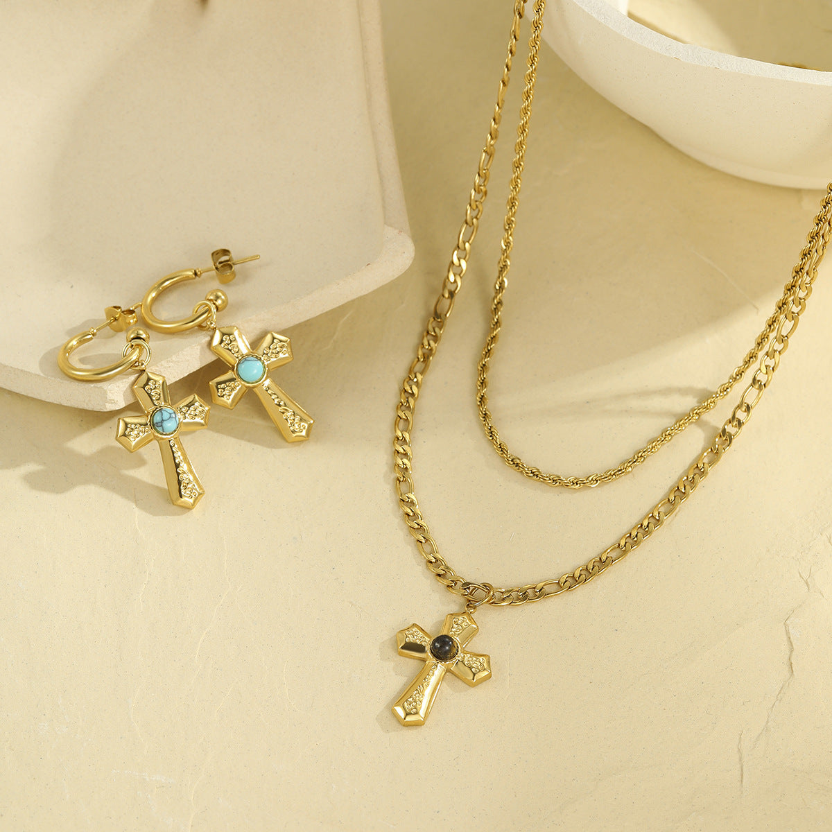 Collana con pendente a croce geometrica OL di tendenza in acciaio inossidabile con finitura placcata per donna