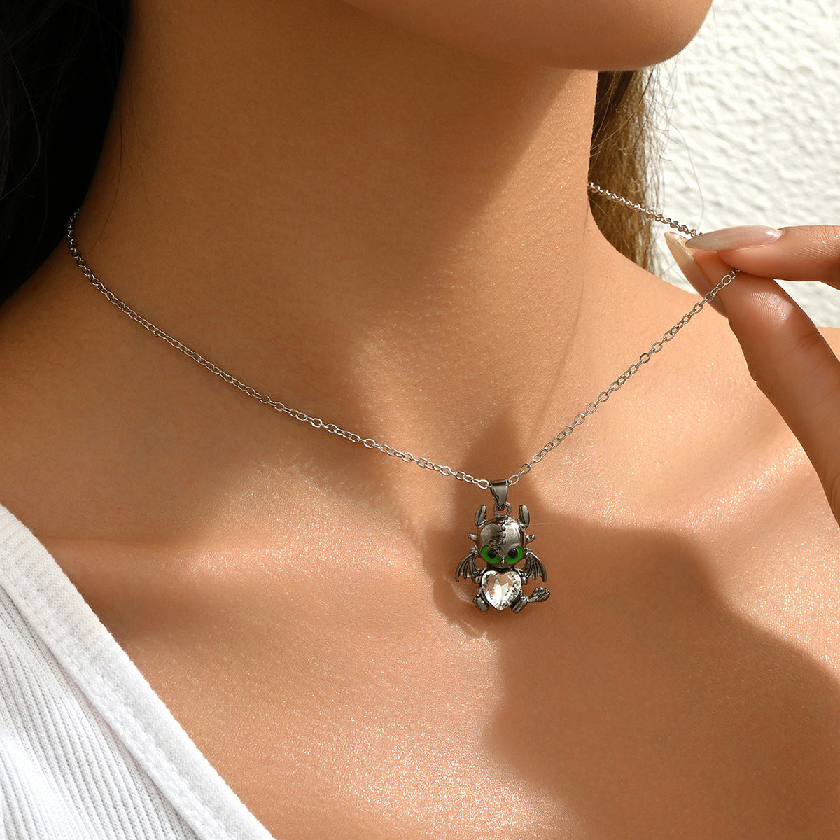 Collana con Ciondolo Bambola Demoniaca in Stile Gotico Scuro con Intarsi in Zircone in Rame, Design Geometrico a Forma di Cuore, Collana Lunga Unisex