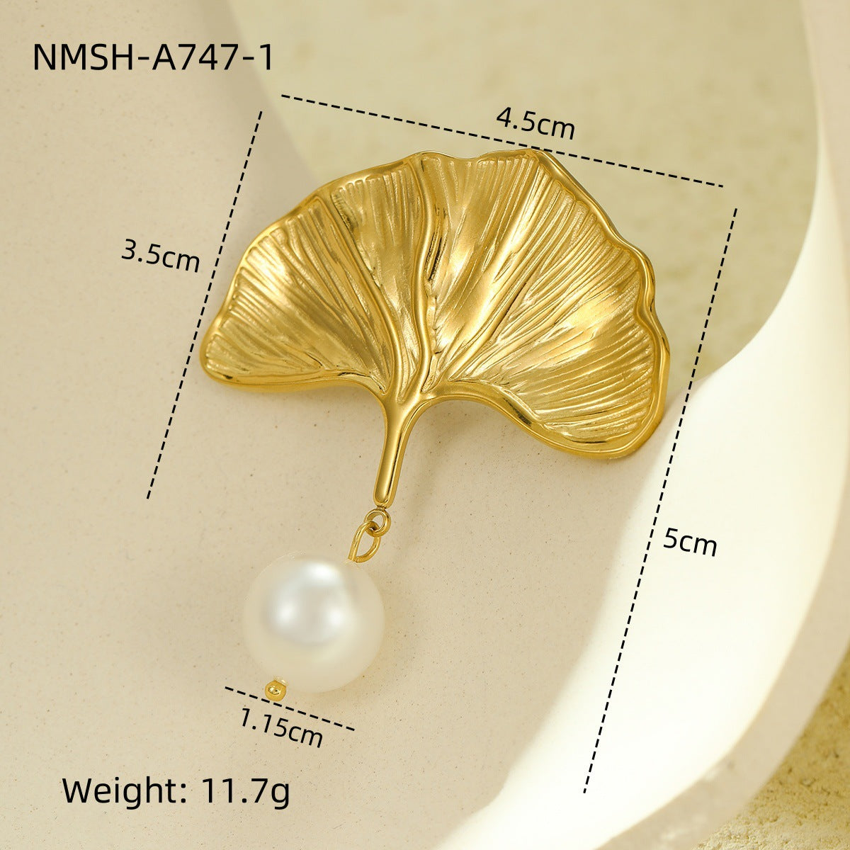 Anillo de Acero Inoxidable con Perlas y Flores de Estilo Lujoso para Mujer con Acabado Chapado y Banda Ajustable