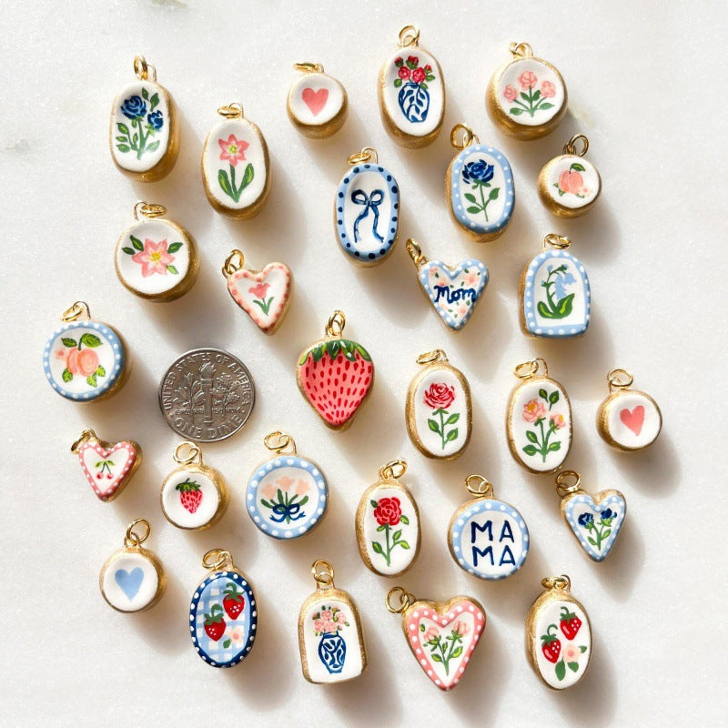 Colgante Minimalista de Latón Bañado con Diseño de Mariposa, Corazón o Flor