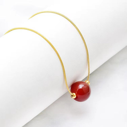 Collana a catena a serpente geometrica in acciaio al titanio con ciondolo a fagiolo della fortuna placcato oro e perle in vera agata