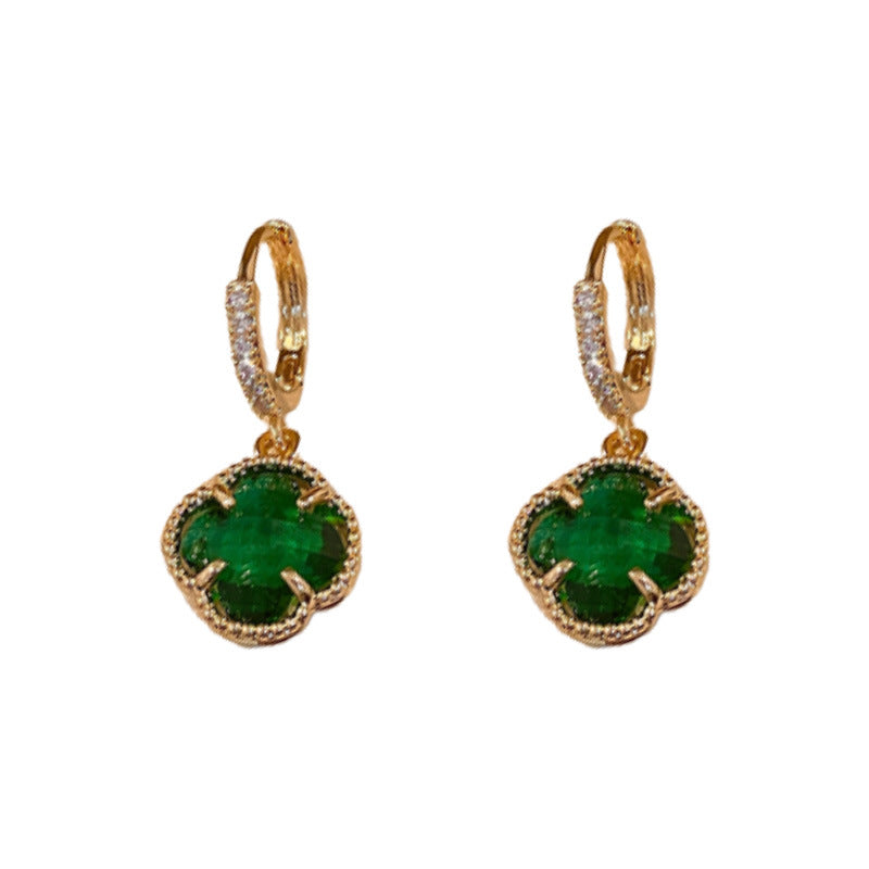 Orecchini a perno floreali minimalisti con base in metallo placcato oro e cristalli color smeraldo per donna