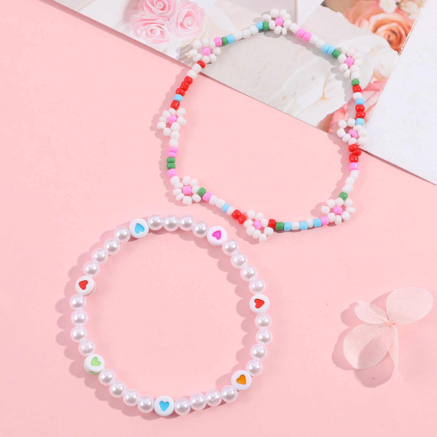 Set di Braccialetti con Margherite e Perline a Cartone Animato per Bambini Bracciali in Resina e Plastica Fatti a Mano