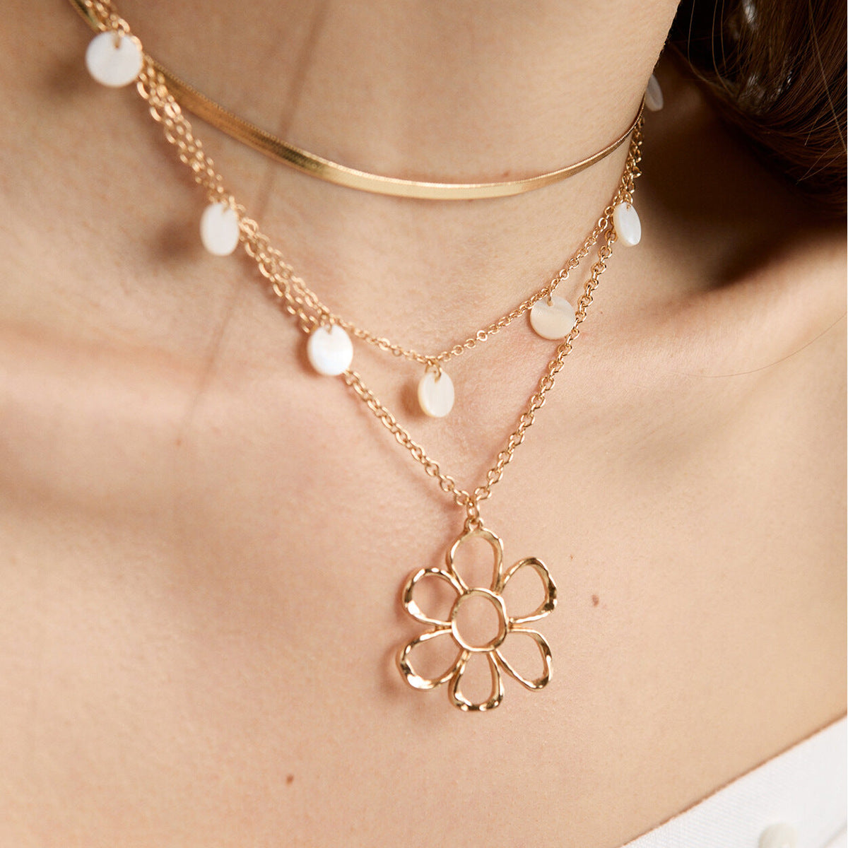 Elegant 18K Gold Plated Floral Stainless Steel Necklace with Titanium Steel Pendant for Women