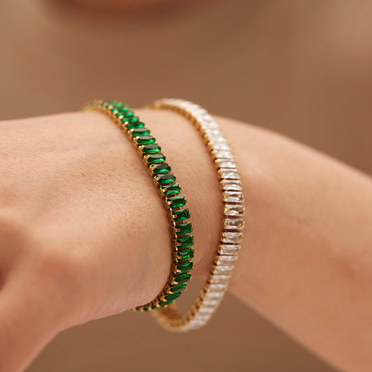 Pulsera Minimalista de Acero de Titanio Geométrico con Incrustaciones Completas de Zirconia y Enchapado al Vacío en Oro de 18K para Mujer