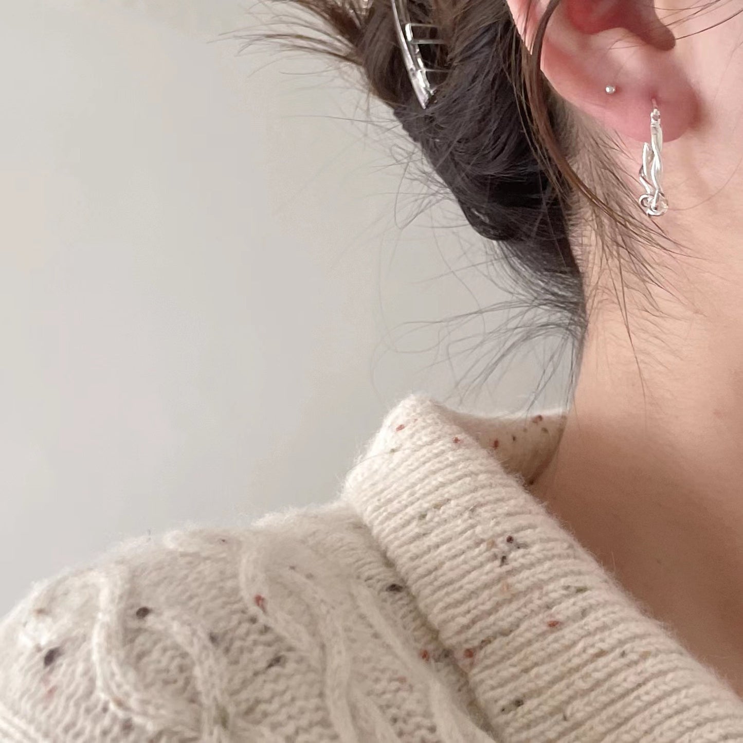 Minimalist Geometric Star-Shaped S925 Sterling Silver Hoop Earrings with Handcrafted Finish