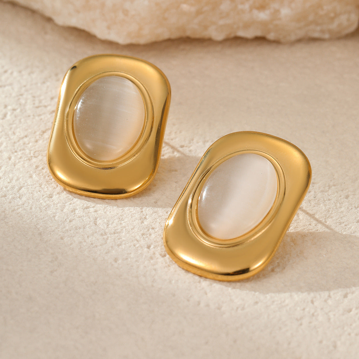 Conjunto de pendientes y anillo de ojo de gato geométricos minimalistas vintage de acero inoxidable con acabado chapado para mujer