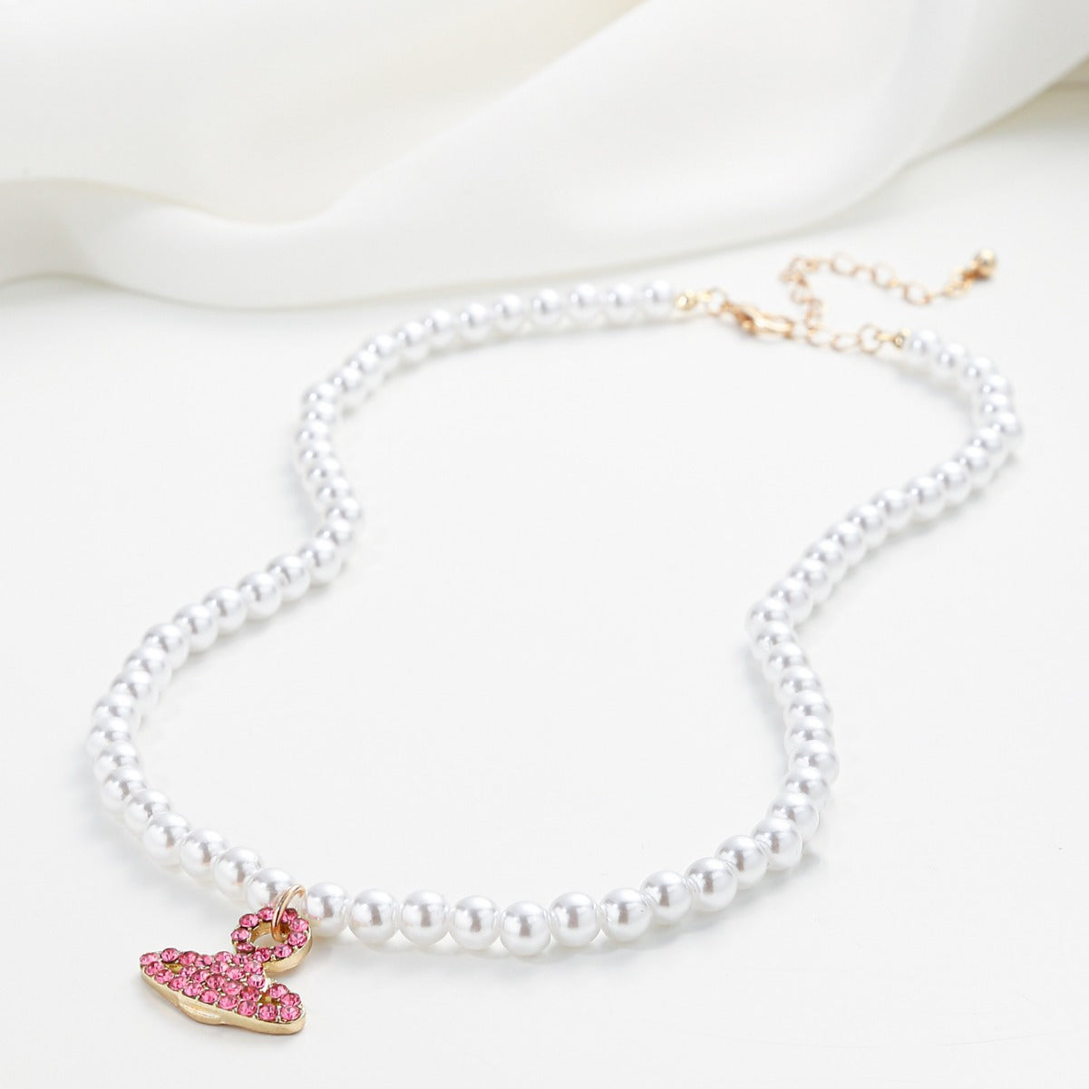 Collana con ciondolo di Saturno minimalista da donna con intarsi in strass su catena in lega nelle forme geometriche di corona e stella
