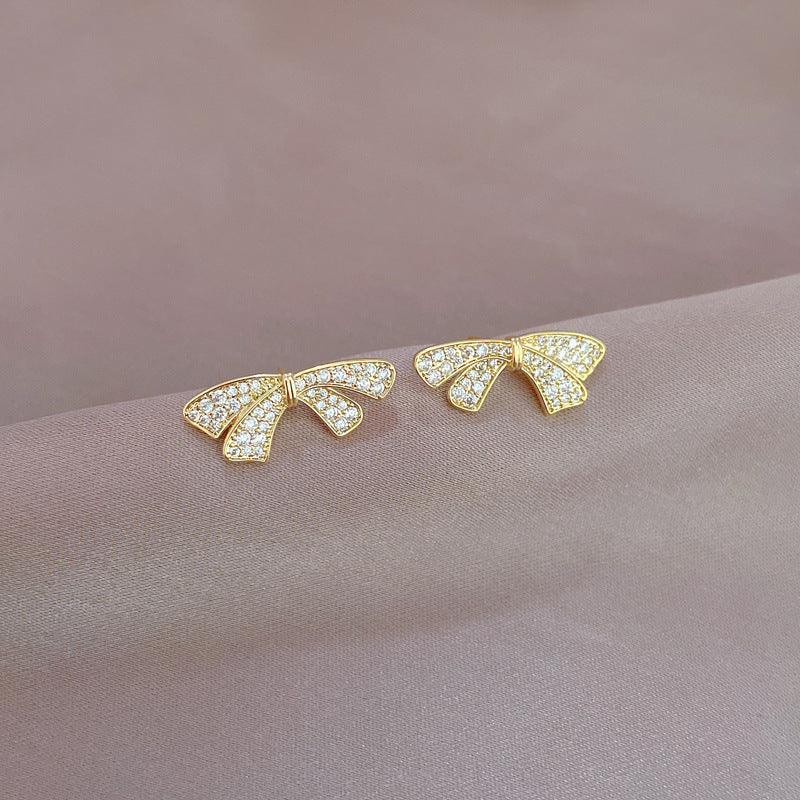 Pendientes colgantes geométricos elegantes para mujer con incrustaciones de diamantes de imitación y base de cobre chapado en oro