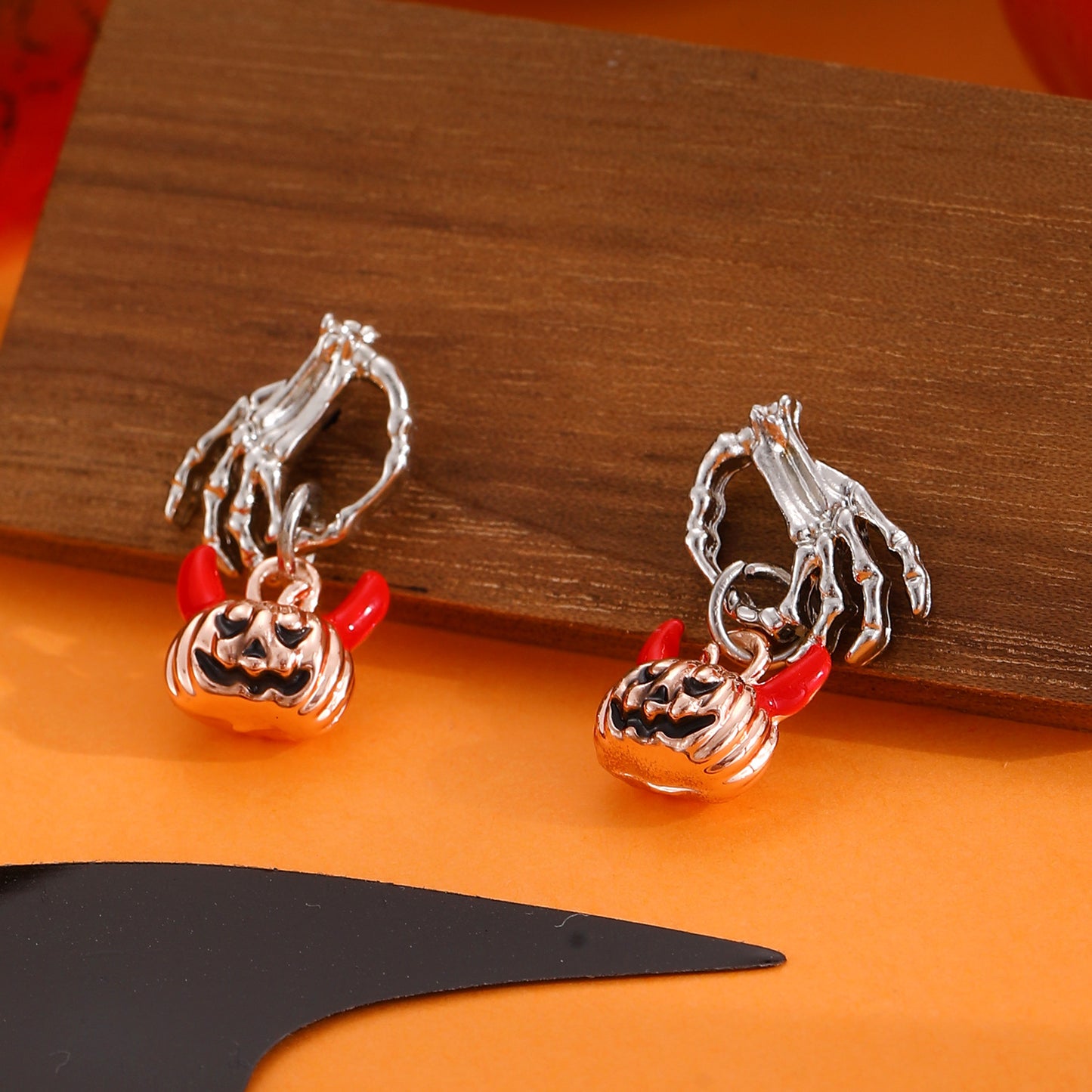 Pendientes de calabaza con esqueleto de dibujos animados para Halloween, para mujer, de aleación con acabado chapado