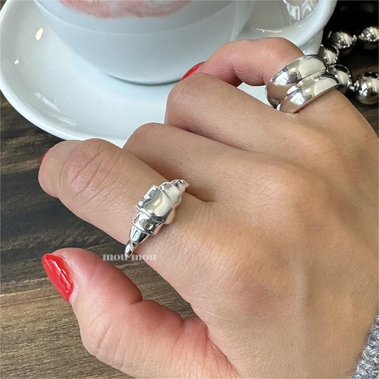 Anello da Donna Minimalista a Cuore Irregolare in Argento Sterling 925 con Dettagli Quadrati Smussati