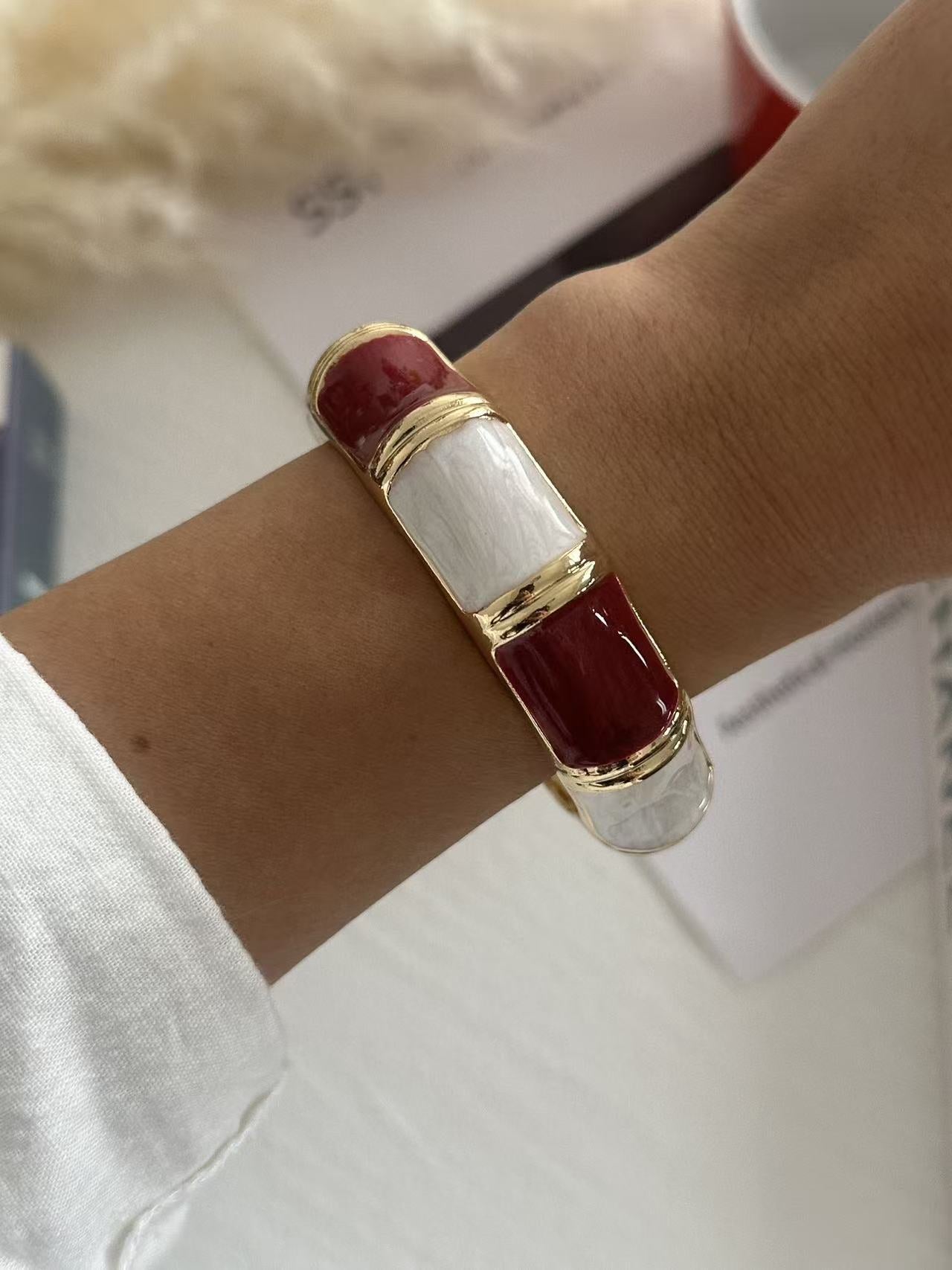 Bracciale da donna a polsino in lega smaltata pesante vintage con bambù geometrico