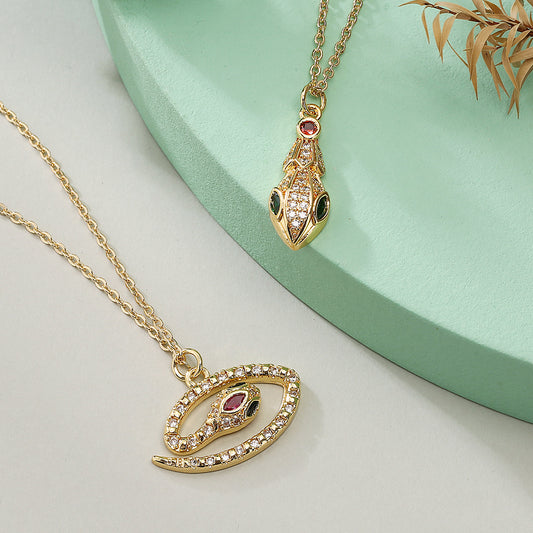 Collana pendente a forma di serpente stile bohémien da donna con base in rame e placcatura in oro vero, intarsio in zircone, design geometrico