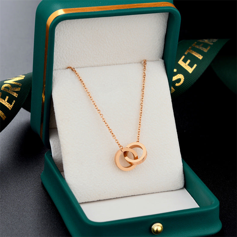 Collar minimalista geométrico de acero titanio para mujer con baño de oro y cadena ondulada