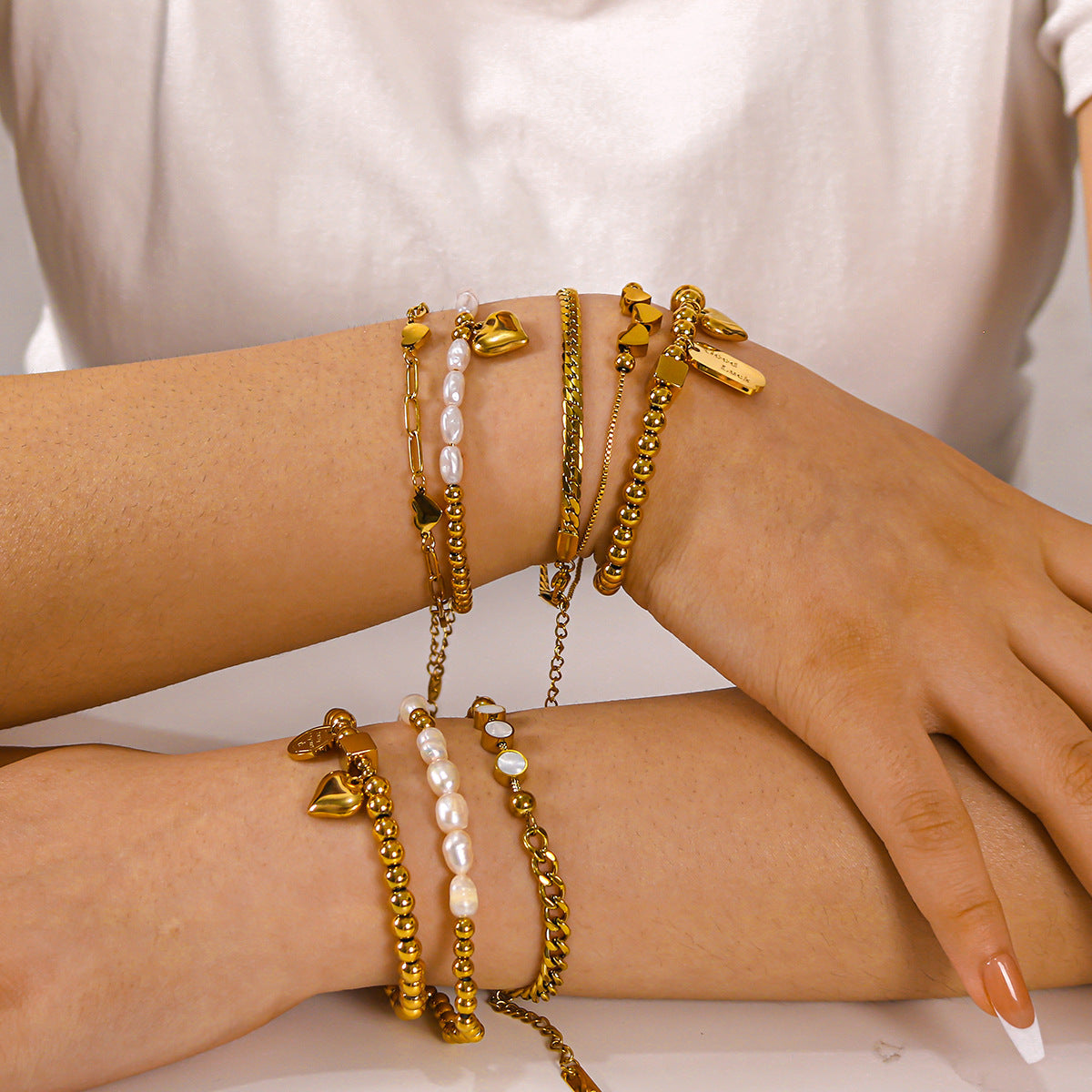 Minimalist French-Style Round Geometric Titanium Steel Bracelet with Rhinestone Inlay and Polished Finish for Women