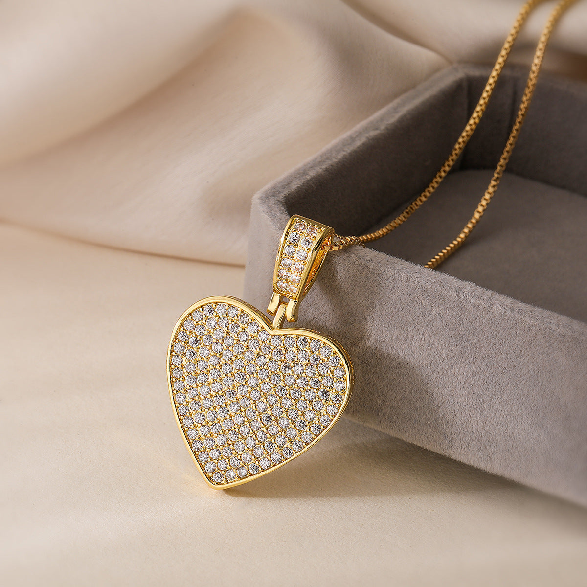 Minimalist Elegant 18K Gold Plated Brass Heart Cubic Zirconia Pendant Necklace for Women