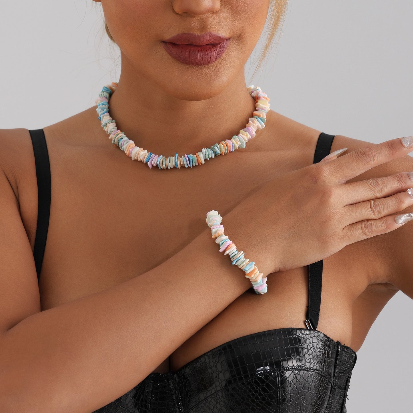 Collar colgante de concha natural irregular minimalista de moda para mujer con acabado chapado y cadena de clavícula