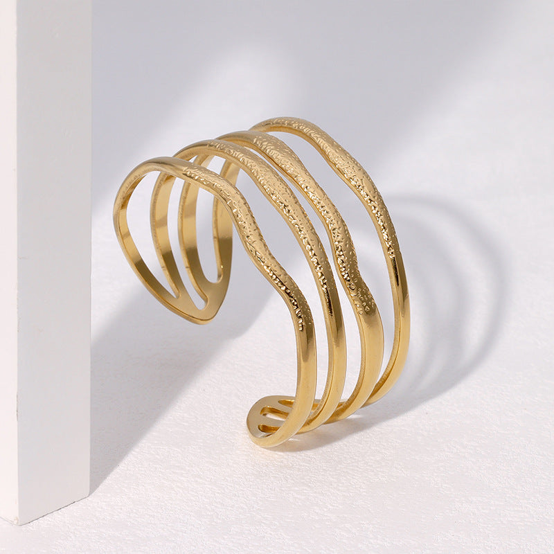 Minimalist Geometric Cold-Tone Bracelet with Heart and Floral Motifs in Gold-Plated Stainless Steel for Women