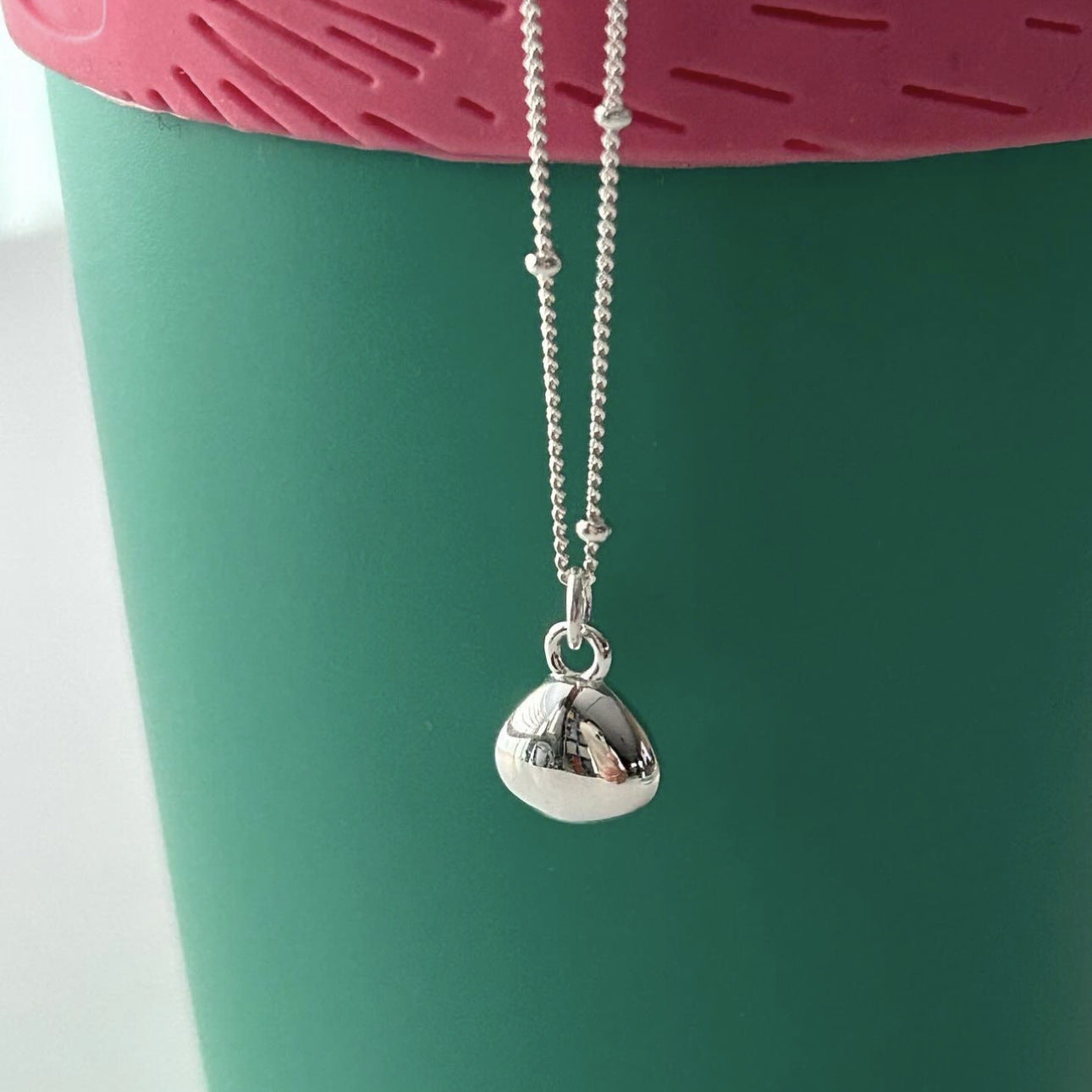Collana con Pendente a Tulipo Geometrico Minimalista in Argento Sterling 925 Placcato Oro con Catena a Croce