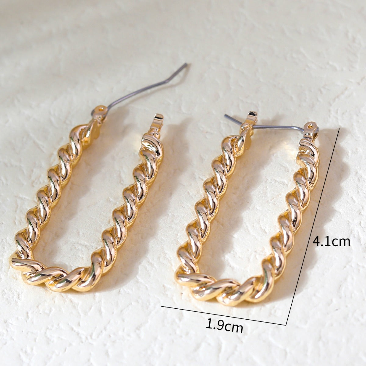 Pendientes de tuerca retro de diseño geométrico de cuerda trenzada de estilo francés para mujer con cuerpo de aleación pulida y acabado galvanizado