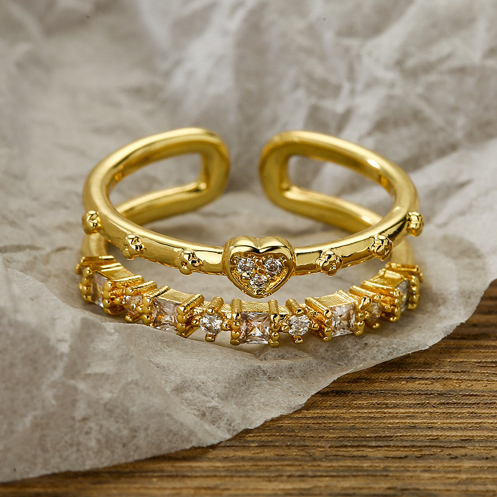 Anello da donna minimalista a forma di cuore geometrico in rame placcato oro con zirconi micro-pavé
