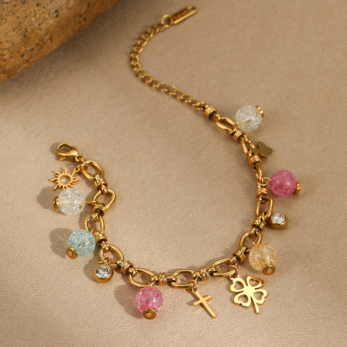 Bracciale con ciondolo geometrico a croce e trifoglio in acciaio inossidabile placcato, stile OL alla moda