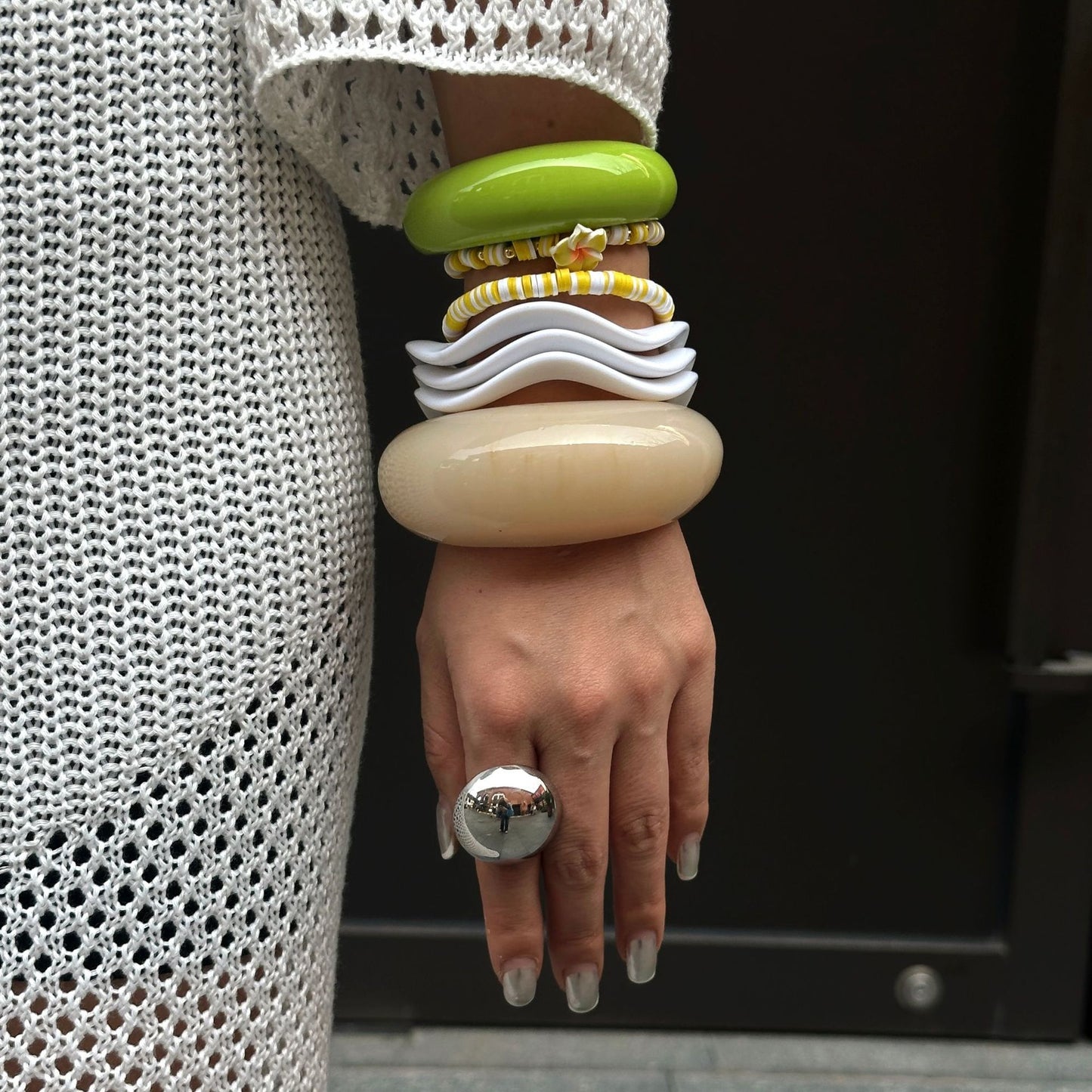 Bracciale rigido in resina geometrico color Macaron placcato irregolare