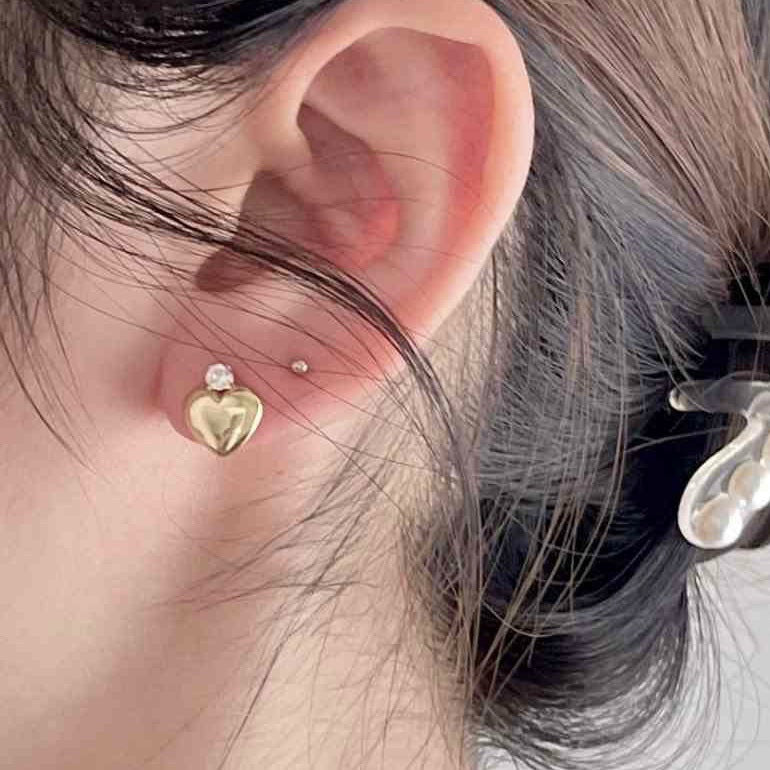 Orecchini a perno minimalistici a forma di cuore in argento sterling 925 con intarsio di zirconi per donna