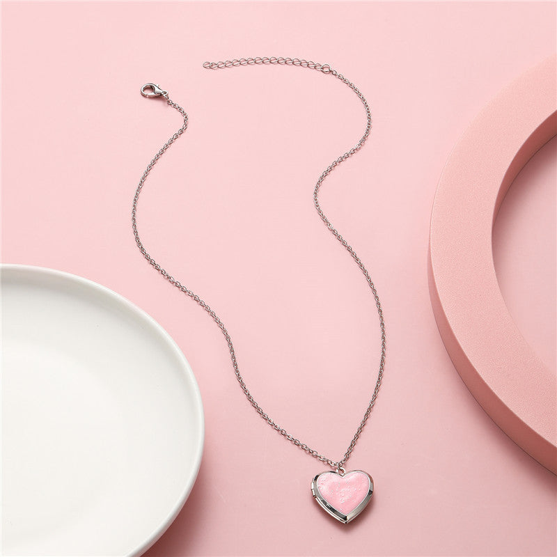 Collana con ciondolo a forma di cuore in lega in stile cartone animato con finitura smaltata per bambini, con apertura a cornice riempita di glitter rosa