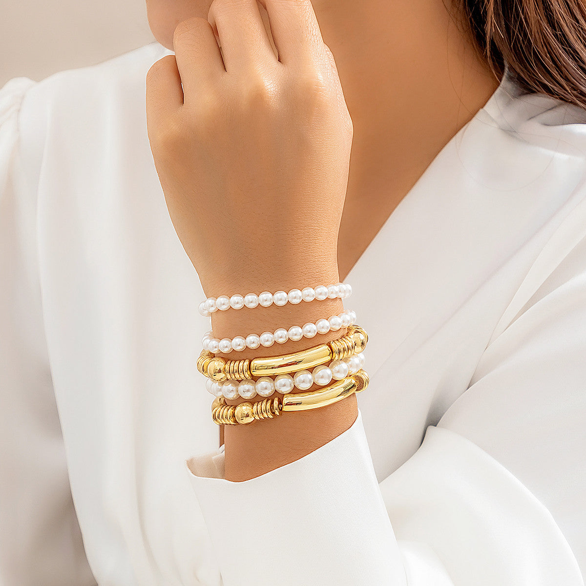 Set di braccialetti impilabili in stile cyberpunk con placcatura geometrica e perle imitate da donna