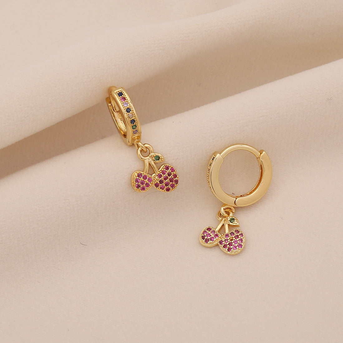 Orecchini a forma di Stella e Luna in Rame con Zirconi Micro-Pavé da Donna