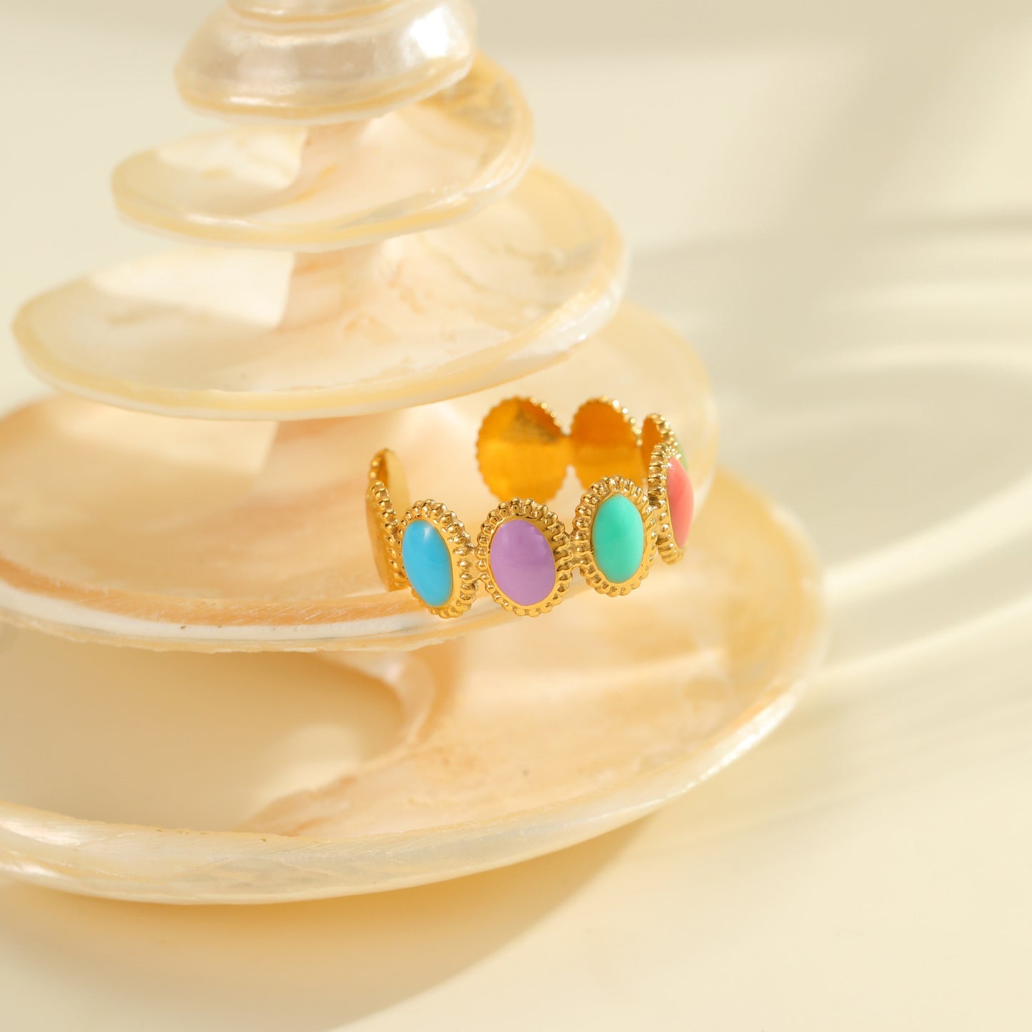 Anillo de Acero Inoxidable con Esmalte Floral Minimalista y Baño de Oro de 18K, Banda Abierta Ajustable para Mujer