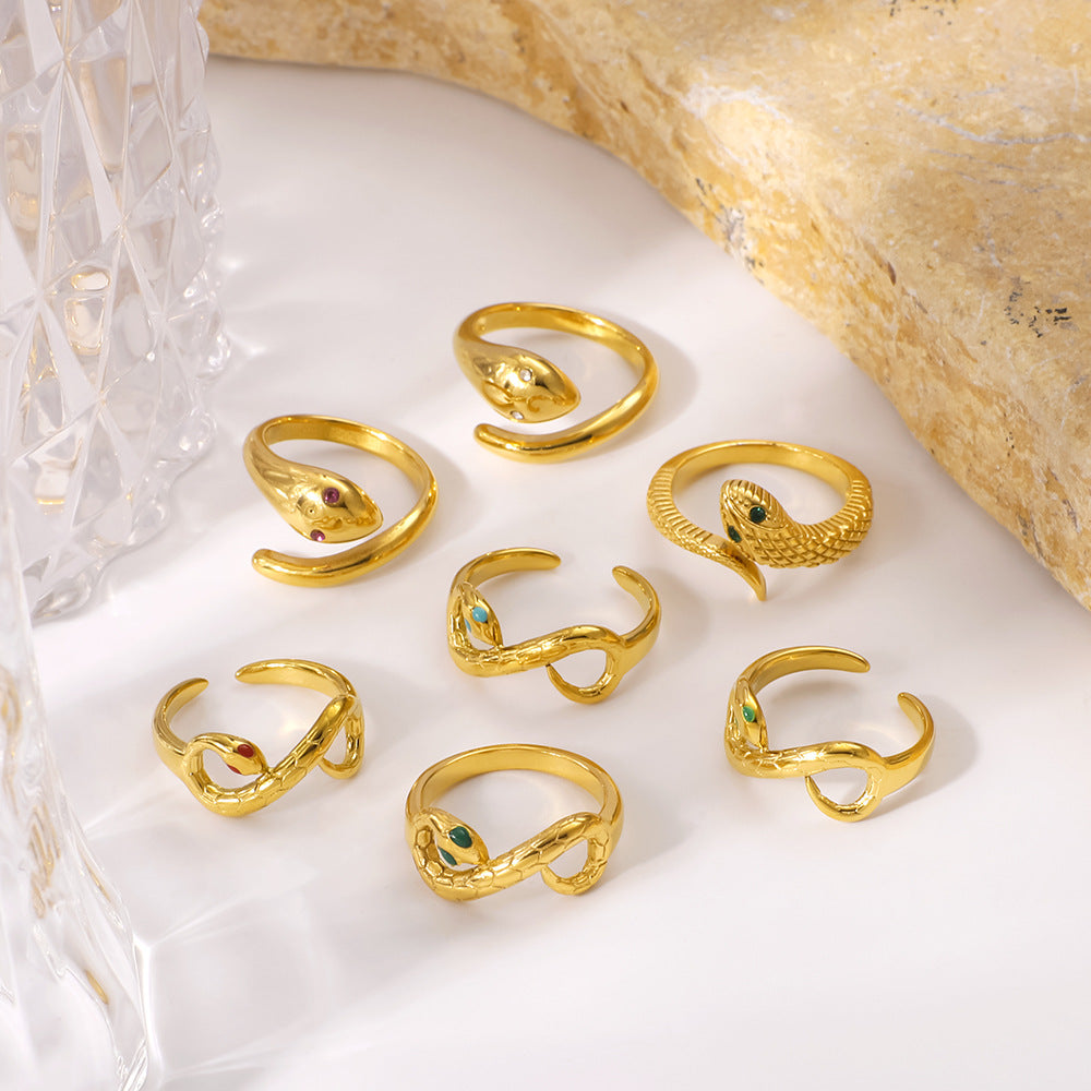 Anello da donna a forma di serpente geometrico con intarsio di zirconi e placcatura in oro su acciaio inossidabile