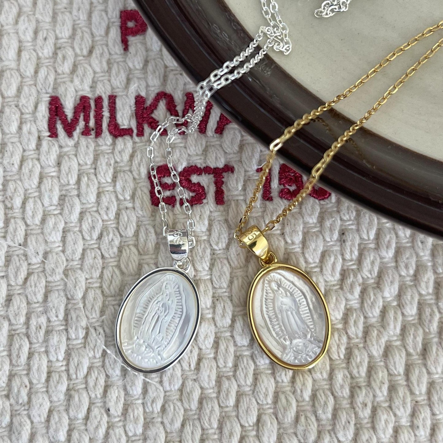 Collana con Ciondolo a Conchiglia ad Angelo Geometrica Minimalista in Argento Sterling 925 Placcato Oro con Catena a Cavo