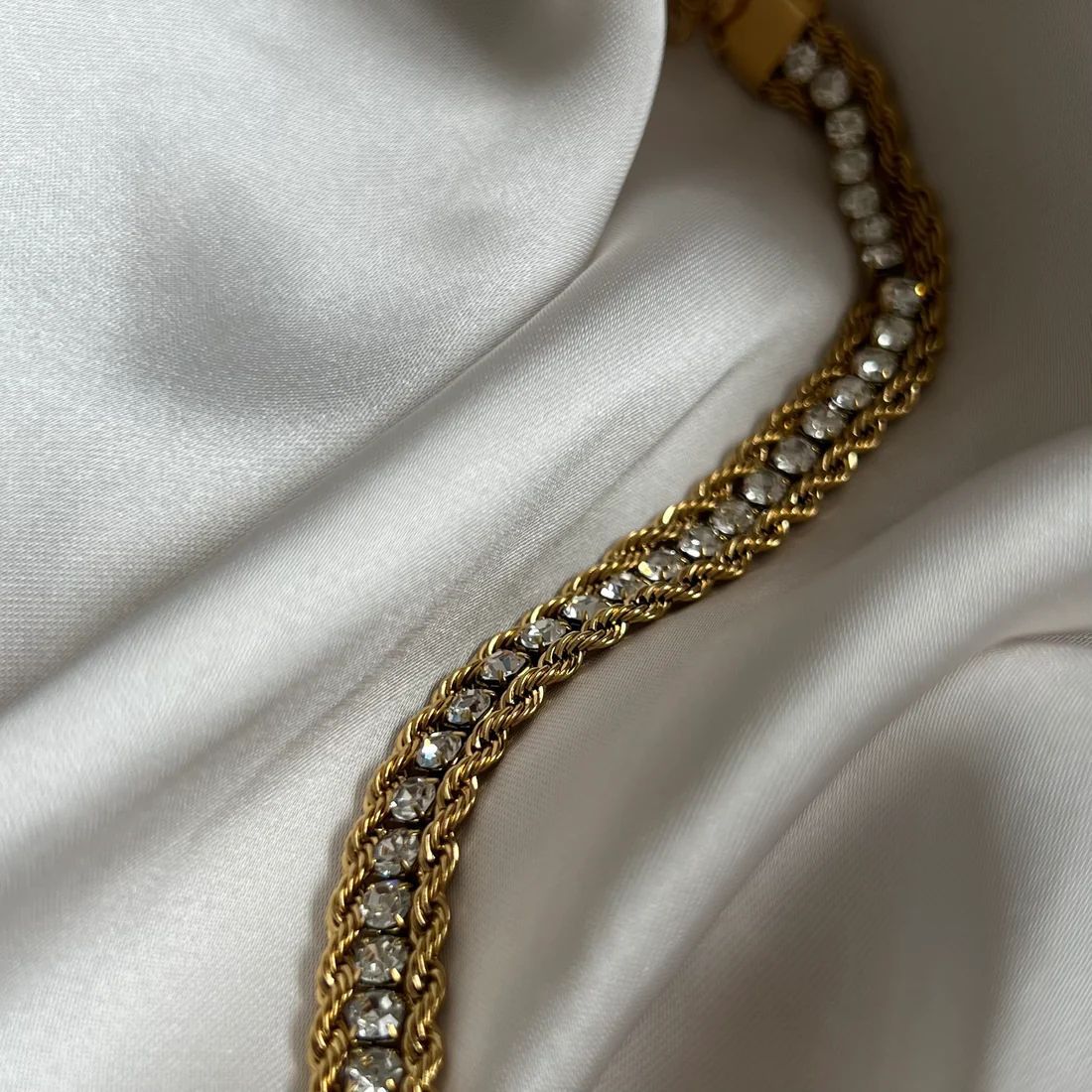 Bracciale da donna a catena con zirconi in acciaio al titanio placcato oro 18 carati, stile minimalista di lusso leggero