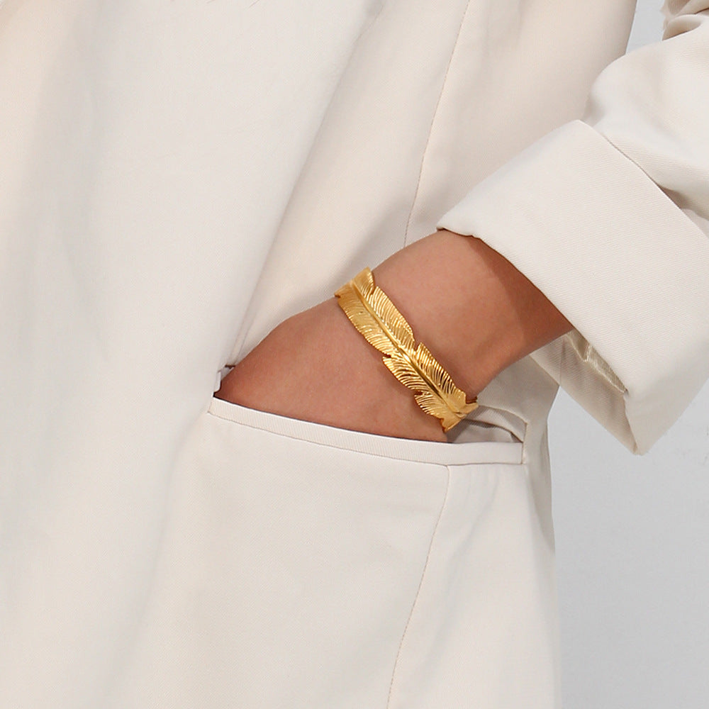 Braccialetto Minimalista in Acciaio Inossidabile con Placcatura in Oro 18K, Design a Foglia Aperta da Donna