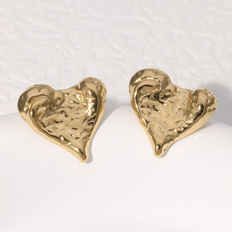 Orecchini a perno geometrici minimalisti in acciaio inossidabile placcati oro 18 carati, acciaio al titanio ipoallergenico, con accento a cuore, finitura elegante di lusso retrò