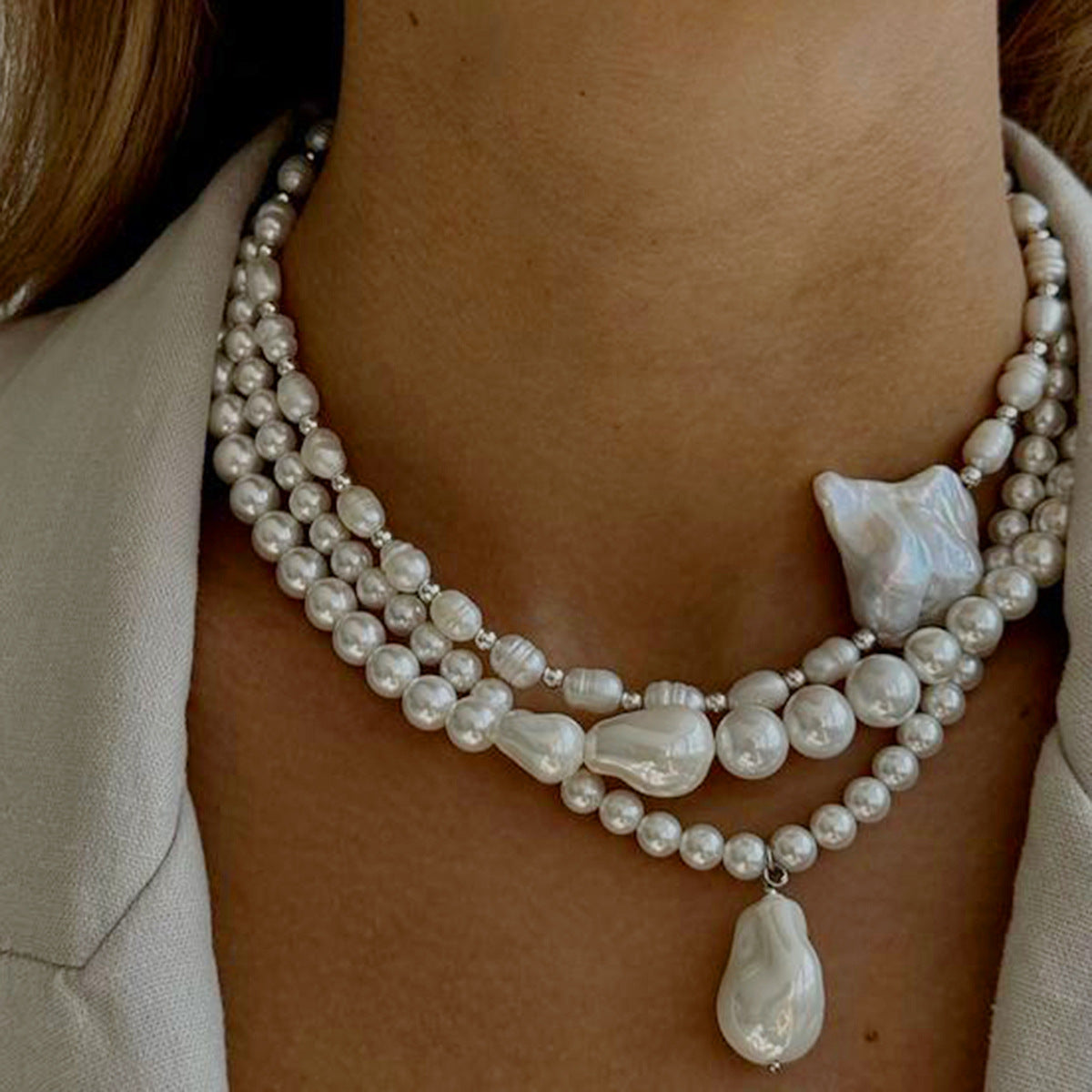 Collana da donna vintage minimalista girocollo in acciaio inossidabile con strass intarsiati e catena di perle