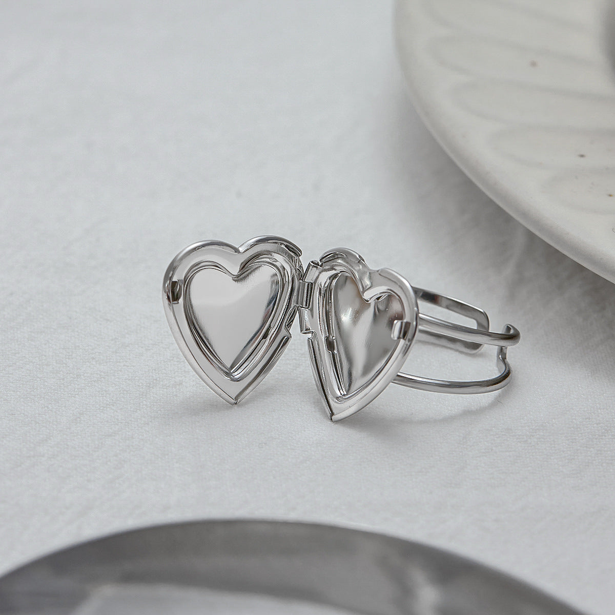 Elegant Heart Shaped Stainless Steel Plated Ring for Women