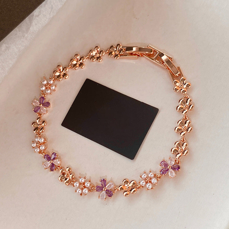 Elegante bracciale floreale con perle e intarsio in zircone da donna, accessorio di lusso minimalista per tutti i giorni