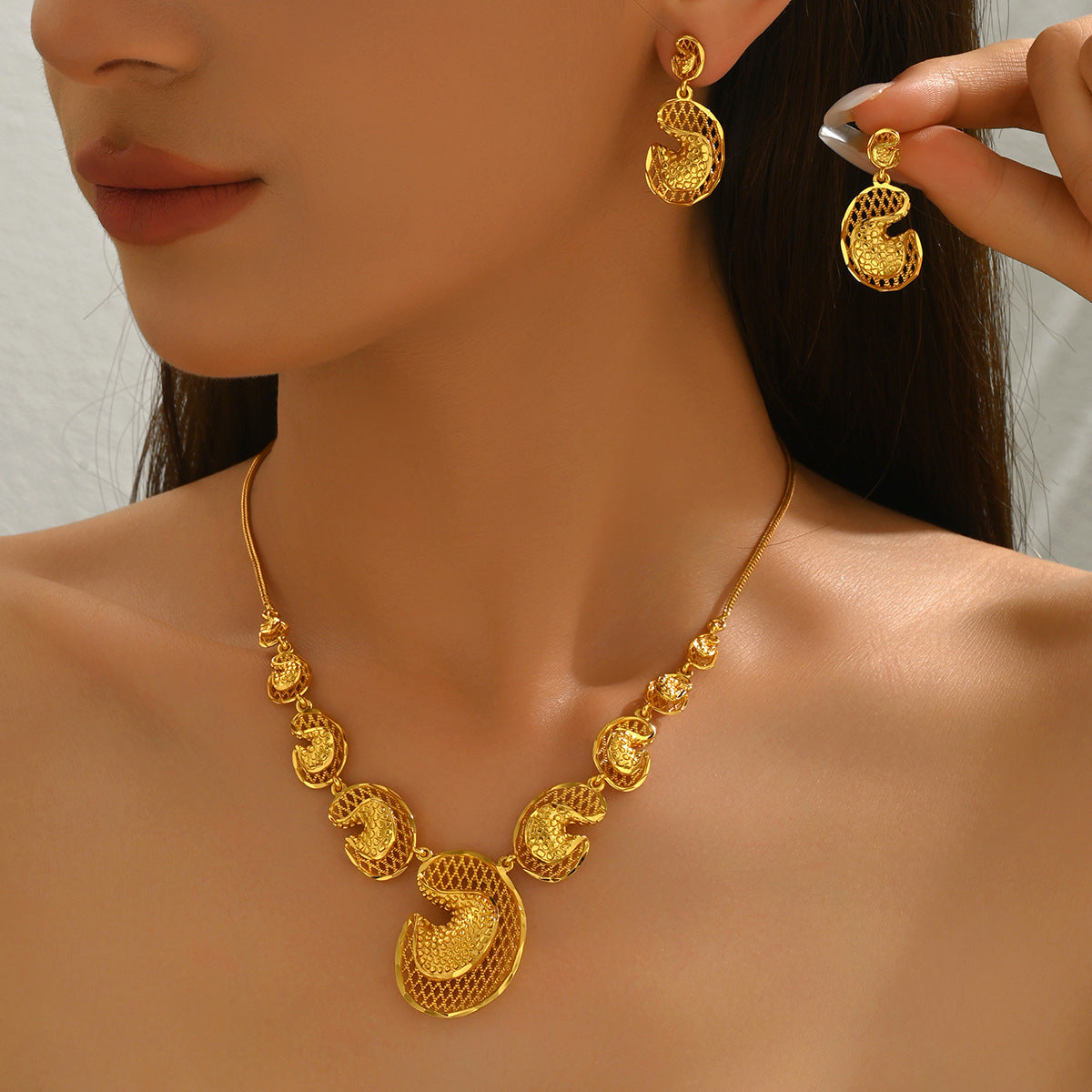 Light Luxury Geometric 18K Gold Plated Alloy Necklace and Earring Set for Women