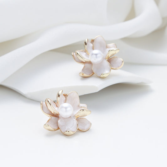 Pendientes de tuerca florales minimalistas con incrustaciones de perlas en aleación de metal para mujer