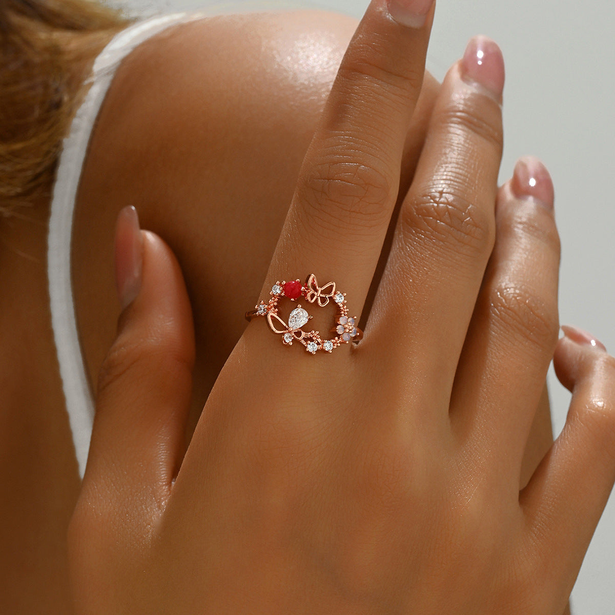 Anillo abierto para mujer minimalista, fresco y dulce con forma de lazo e incrustaciones de circonita en cobre
