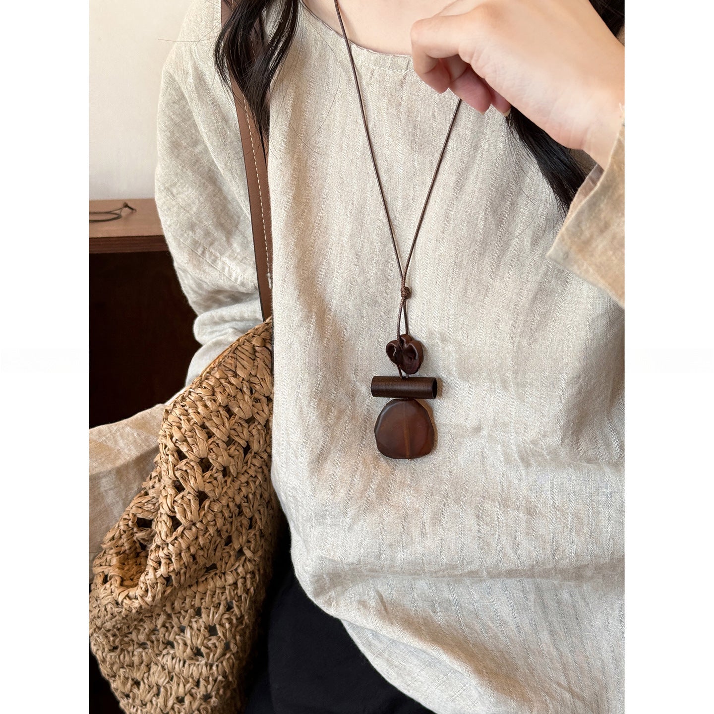 Collana con ciondolo geometrico in acrilico stile retrò da donna con charm in lega, fatta a mano, catena a strati alla moda minimalista