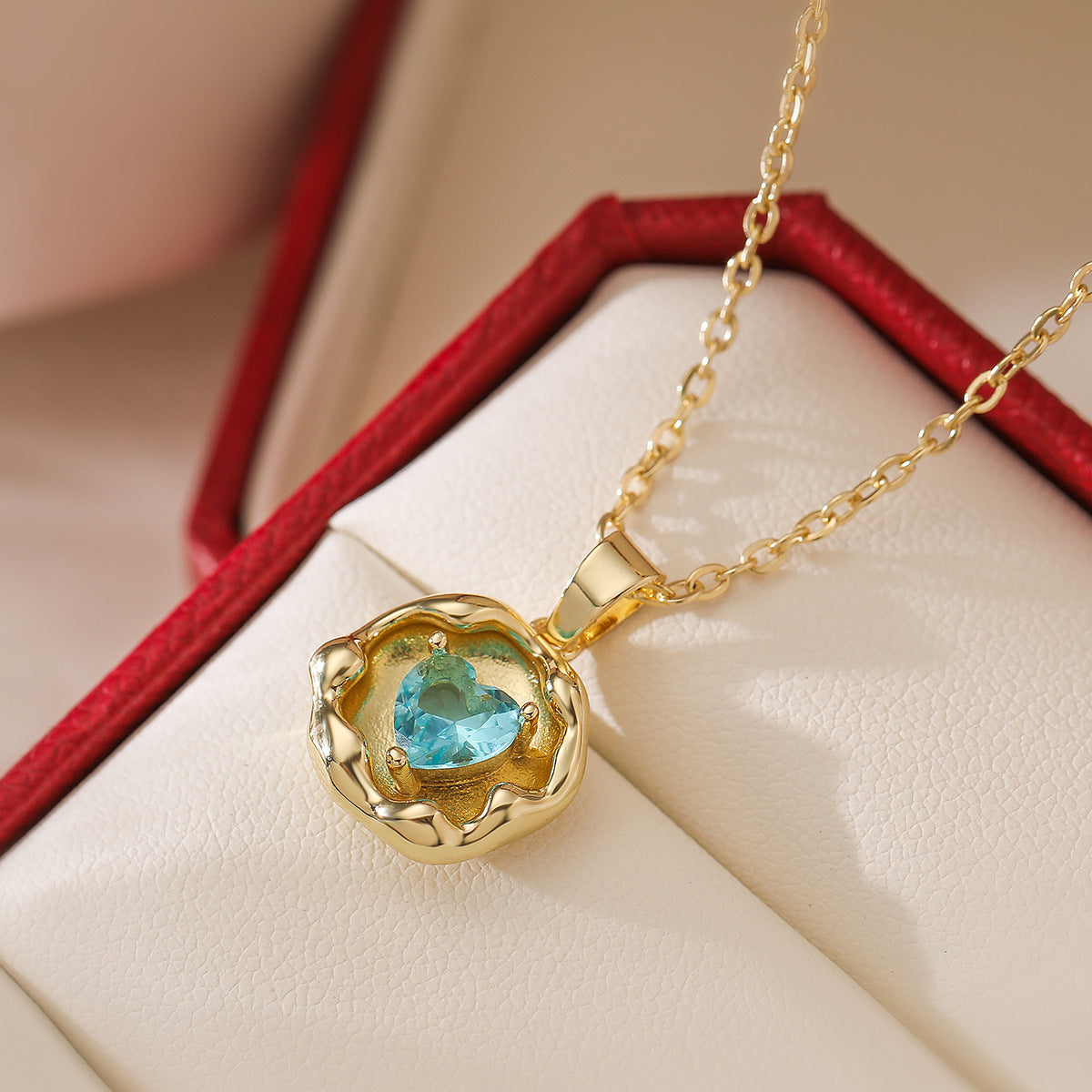 Minimalist Geometric Pendant Necklace for Women with Gold-Plated Copper and Zircon, Elegant Locket-Style Clavicle Chain