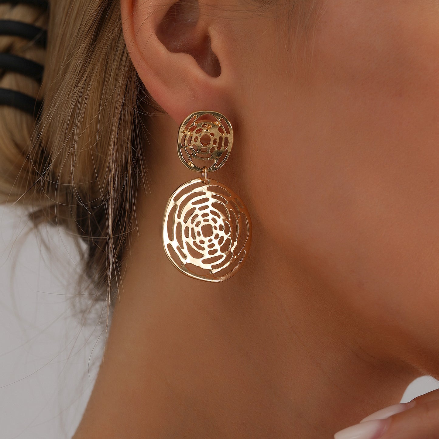 Vintage Geometric Wave-Shaped Flower Stud Earrings in Zinc Alloy with Plated Finish for Women