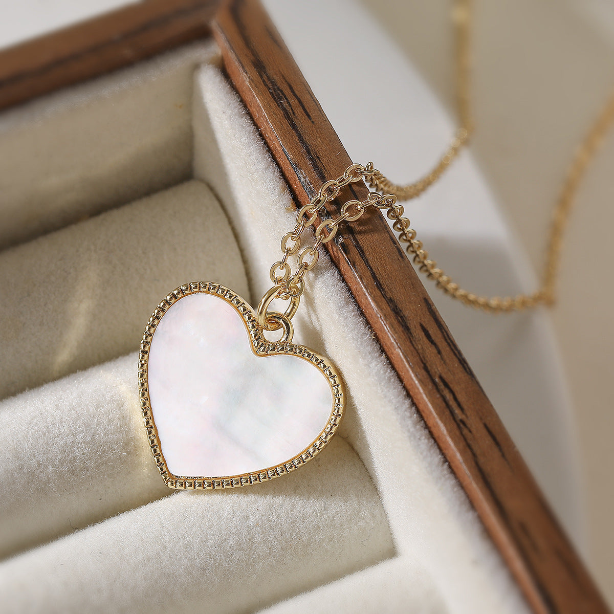 Minimalist Heart-Shaped Copper Pendant Necklace with 18K Gold Plating and Zircon Inlay for Women